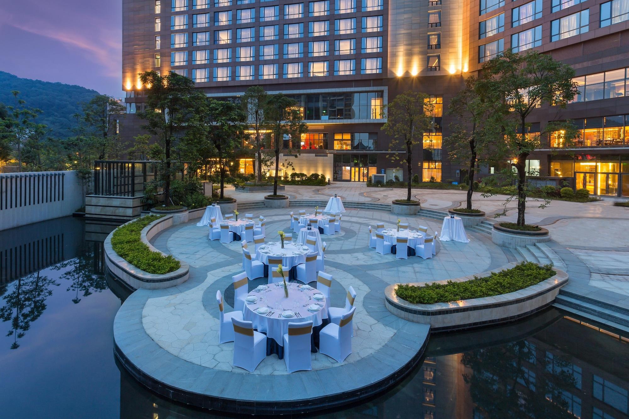 Vista Exterior DoubleTree by Hilton Guangzhou Science City-Free Shuttle Bus Service During Canton Fair Period