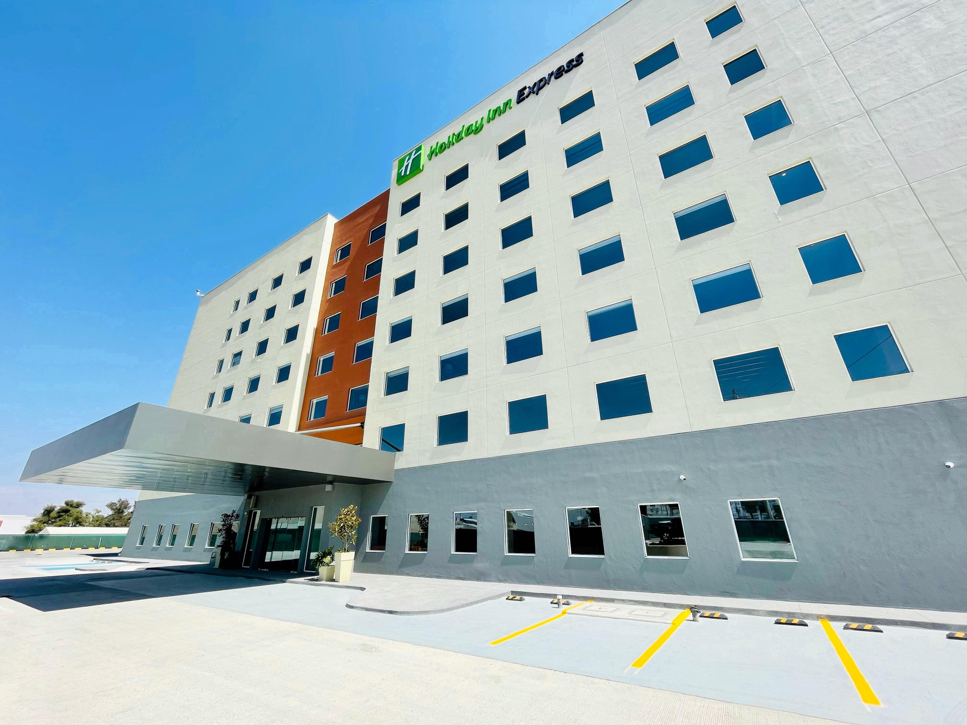 Vista Exterior Holiday Inn Express Guadalajara Vallarta Poniente