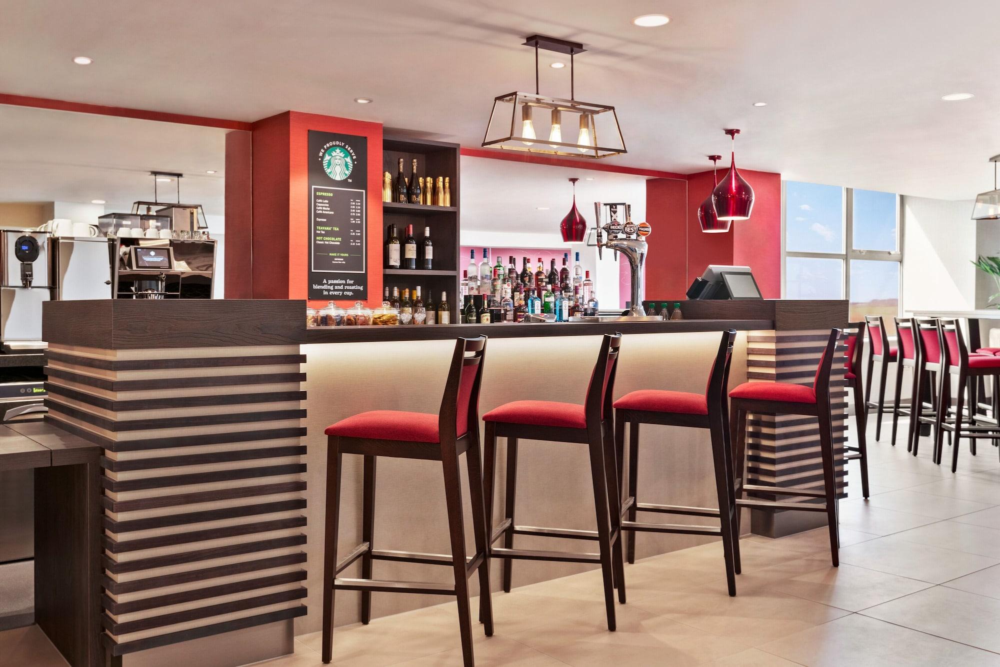 Bar/Salón Ramada by Wyndham Bristol West
