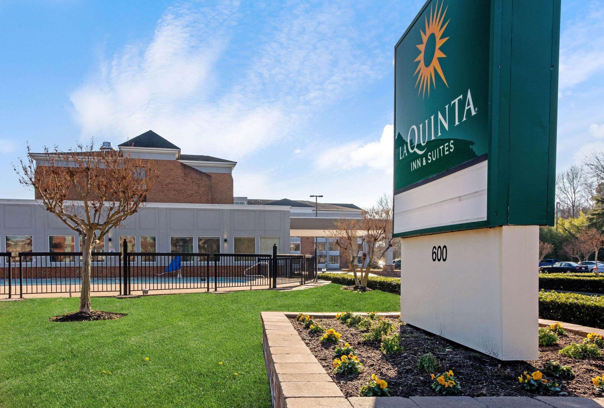 Vista Exterior La Quinta Inn & Suites by Wyndham Williamsburg Historic Area