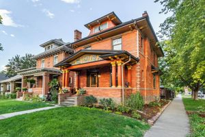 Renta Vacacional - 2 Mi to Downtown Denver: Stylish Gem w/ Fireplace!