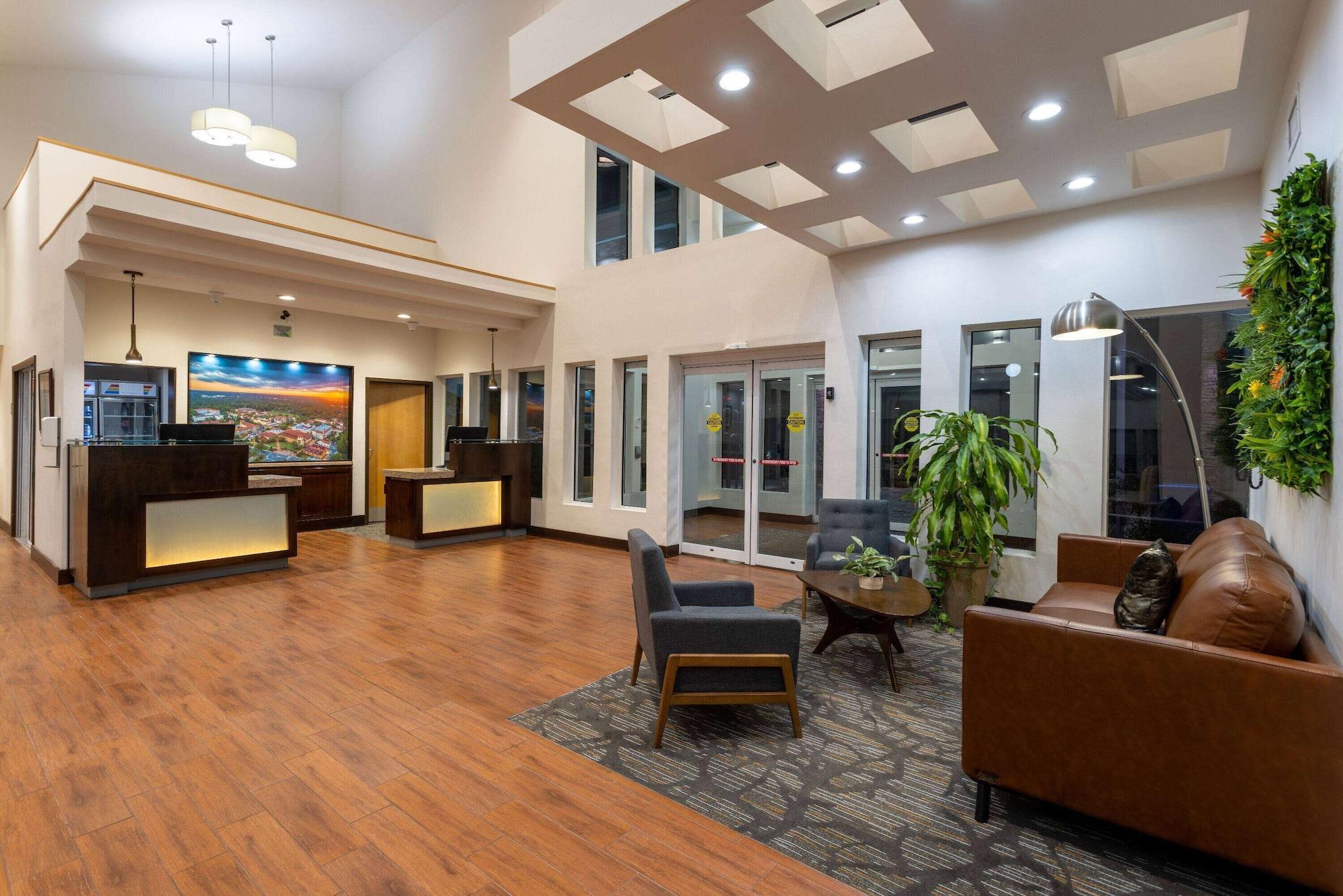 Vista Lobby Wingate by Wyndham Valdosta/Moody AFB