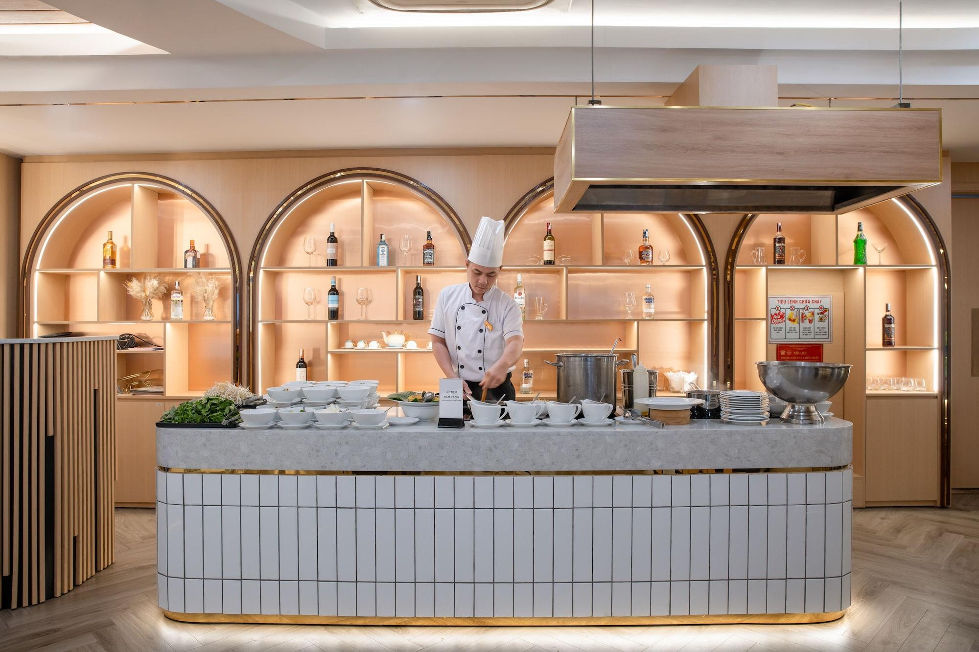 Restaurant BlueSun Danang Beach Hotel