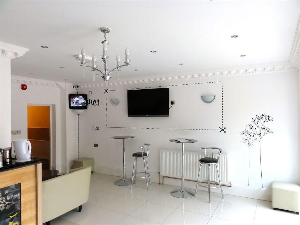 Bar/Salón Skylark B&B