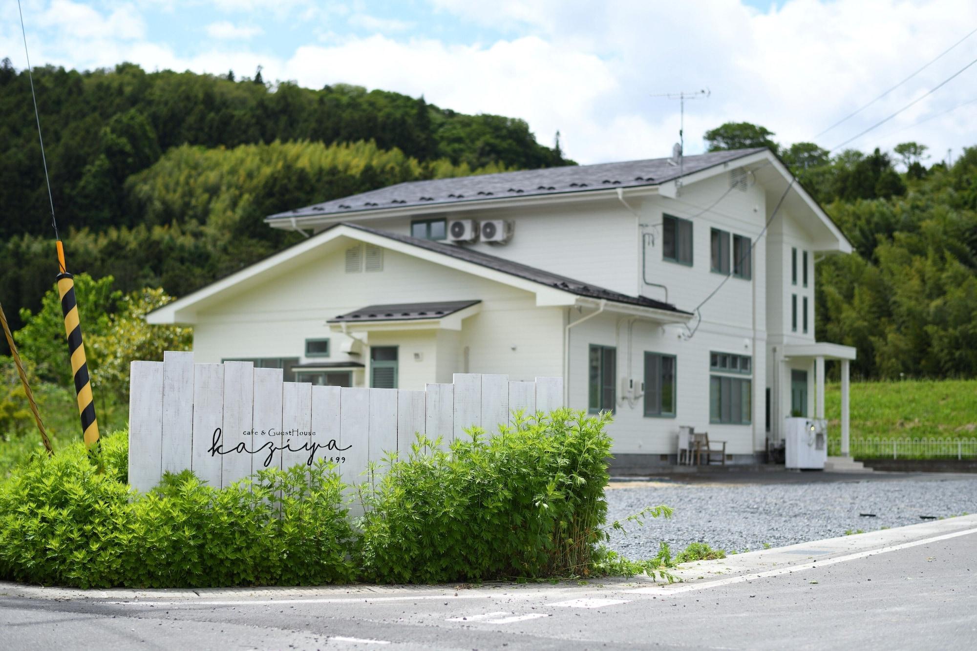 Varios Cafe&Guest House Kaziya
