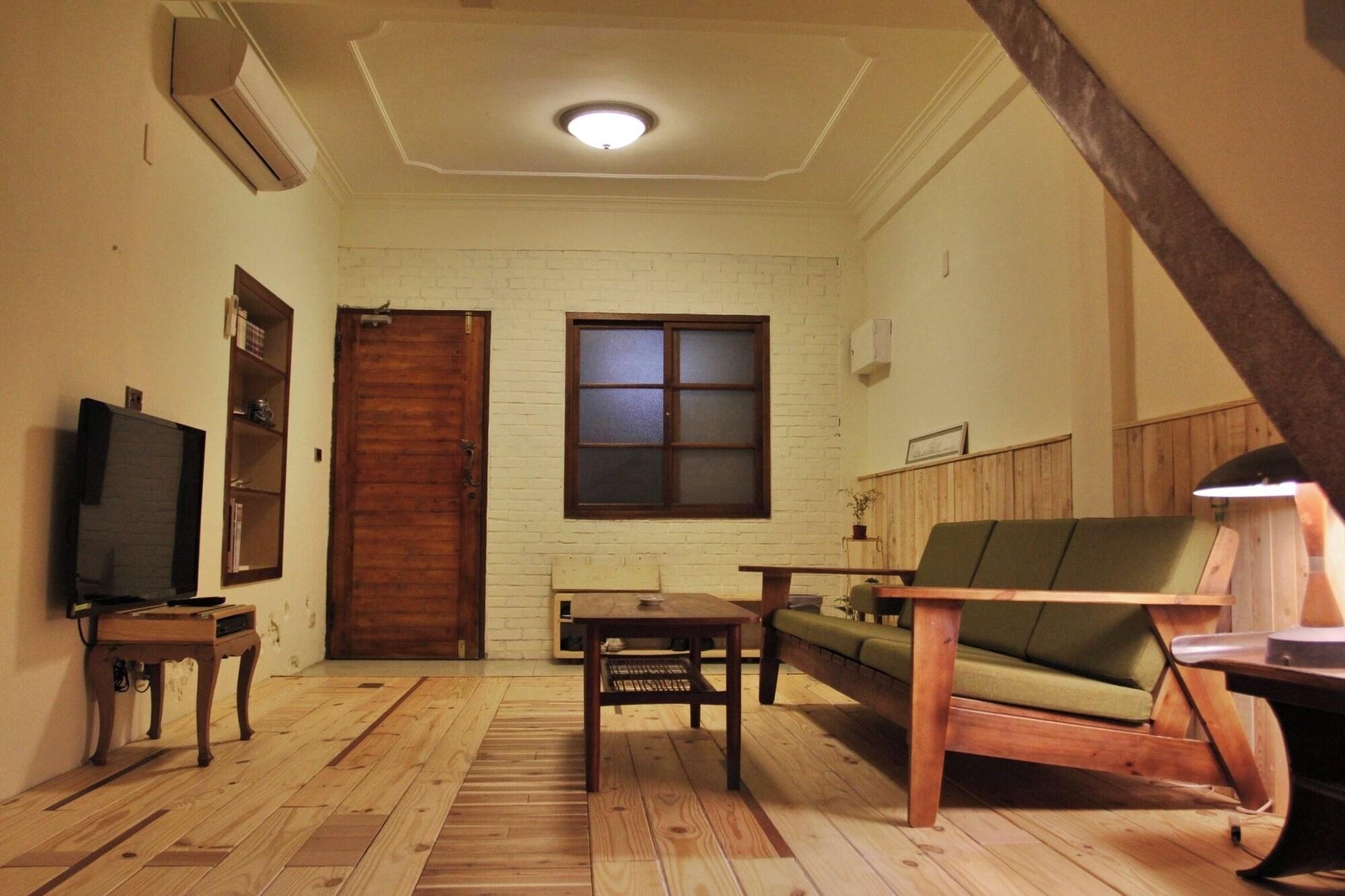 Varios Adore Tainan - Adore House