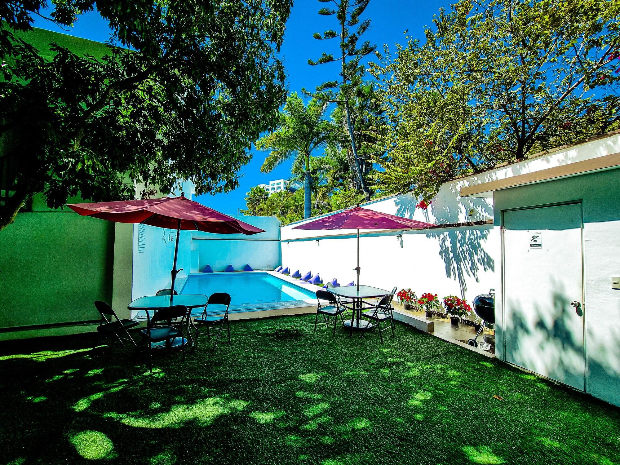 Varios Hostal la casa de madera