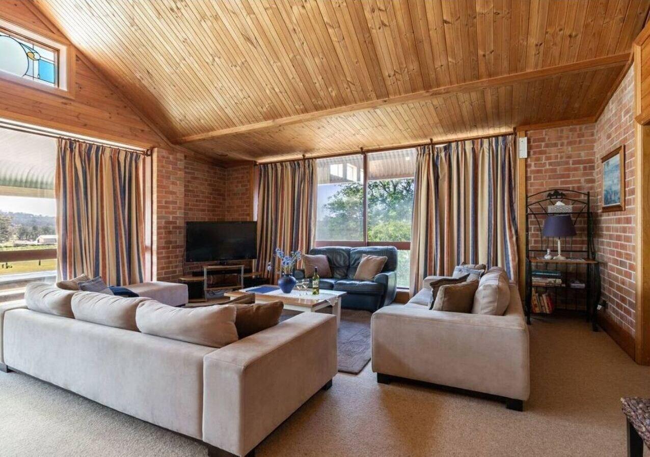 Bar/Salón Bluebush Estate