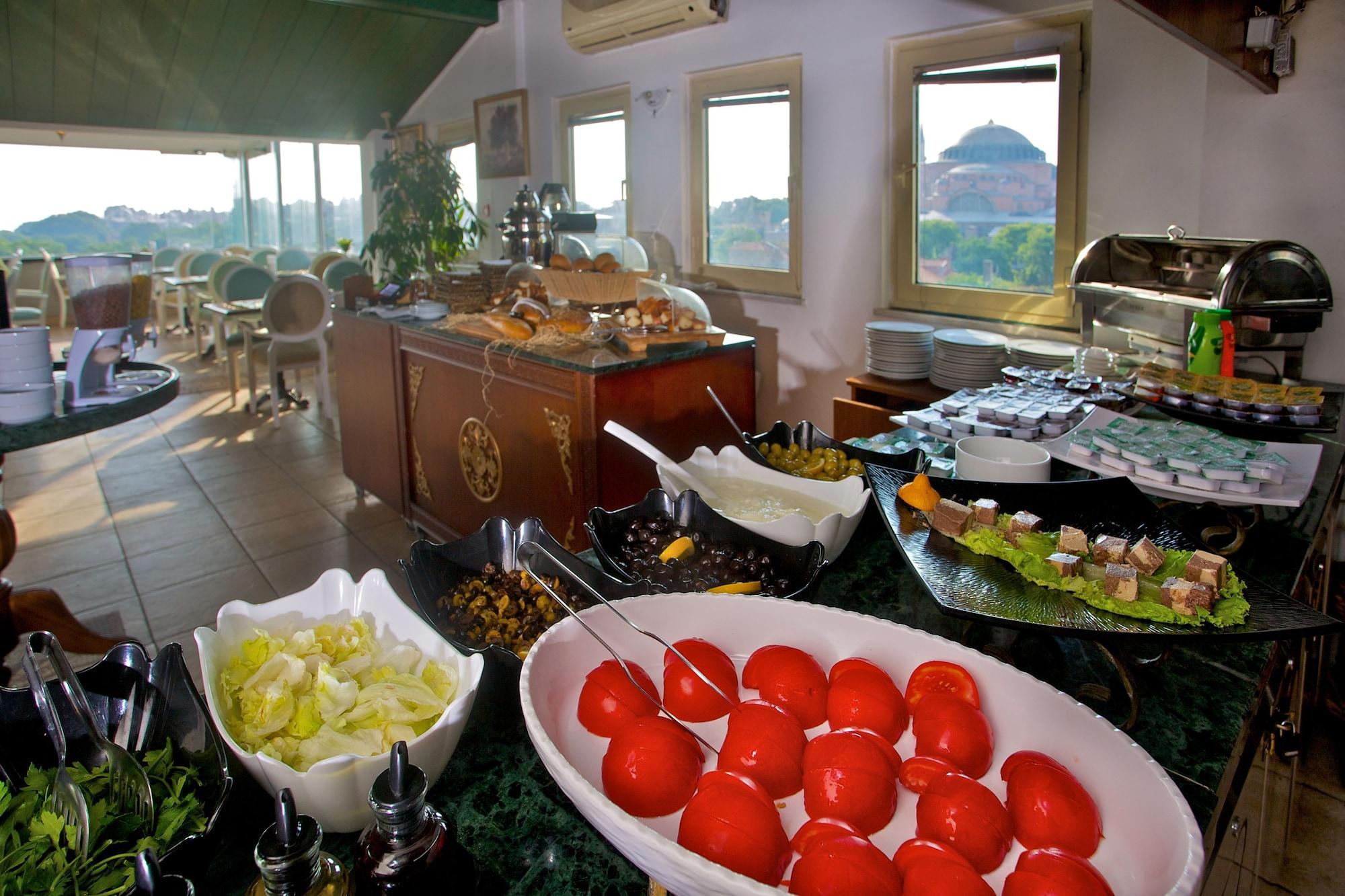 Bar/Salón The Istanbul Hotel