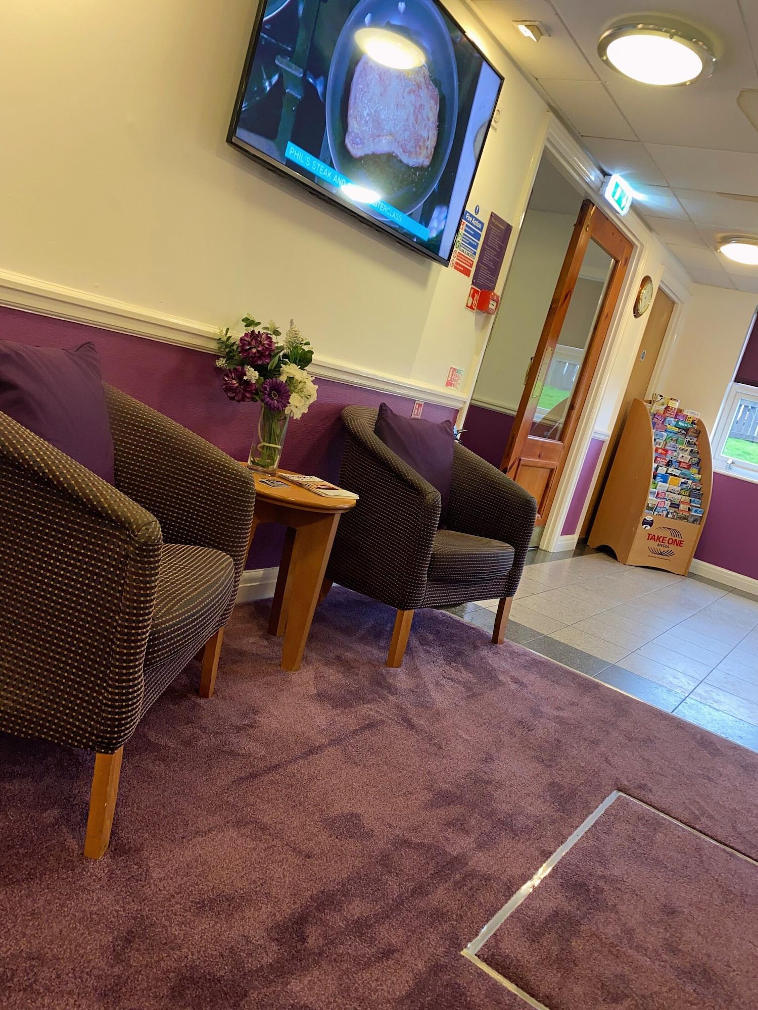 Vista Lobby Purple Roomz