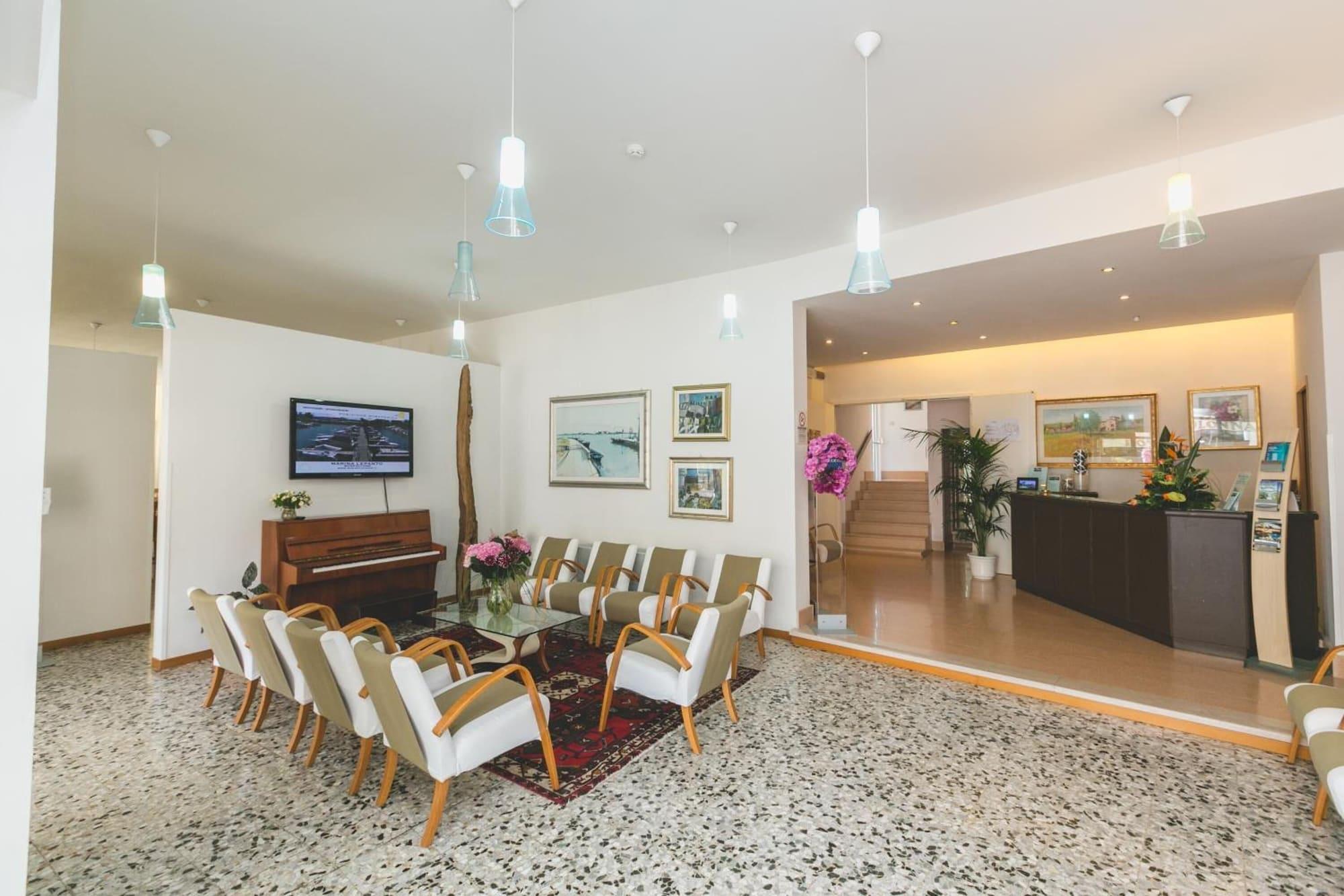 Vista Lobby Hotel Colonna