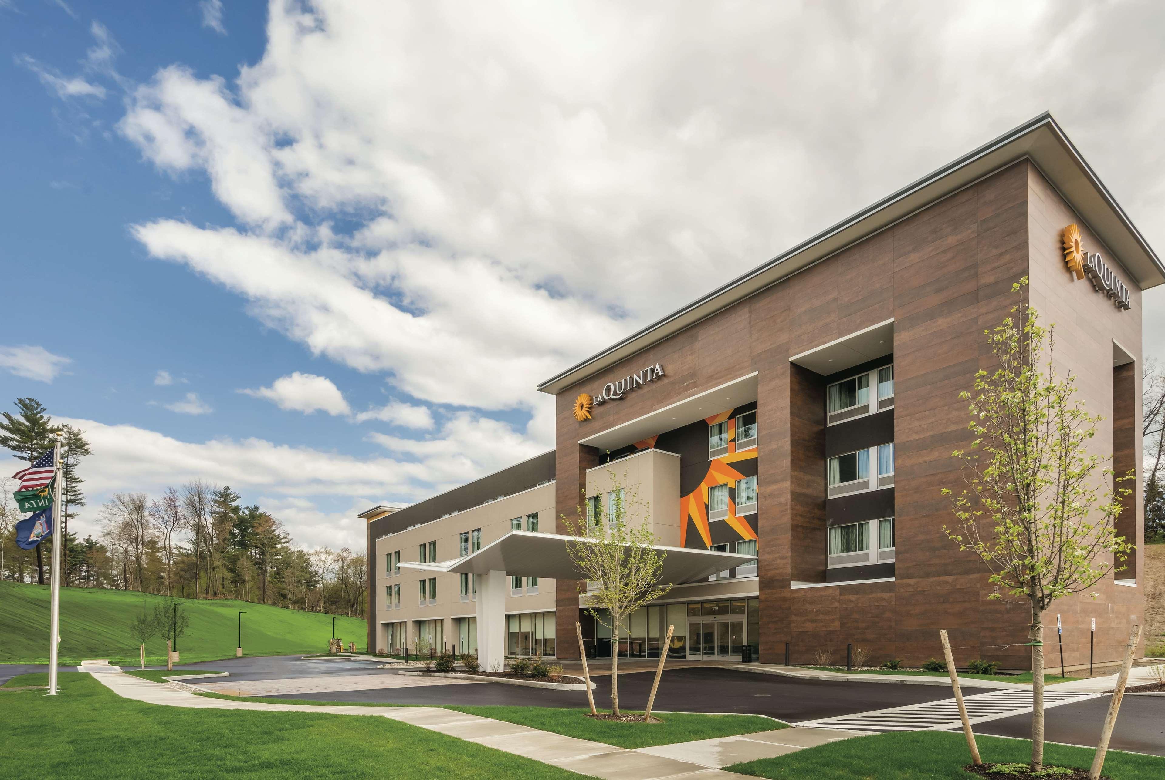 Vista Exterior La Quinta Inn & Suites by Wyndham Clifton Park