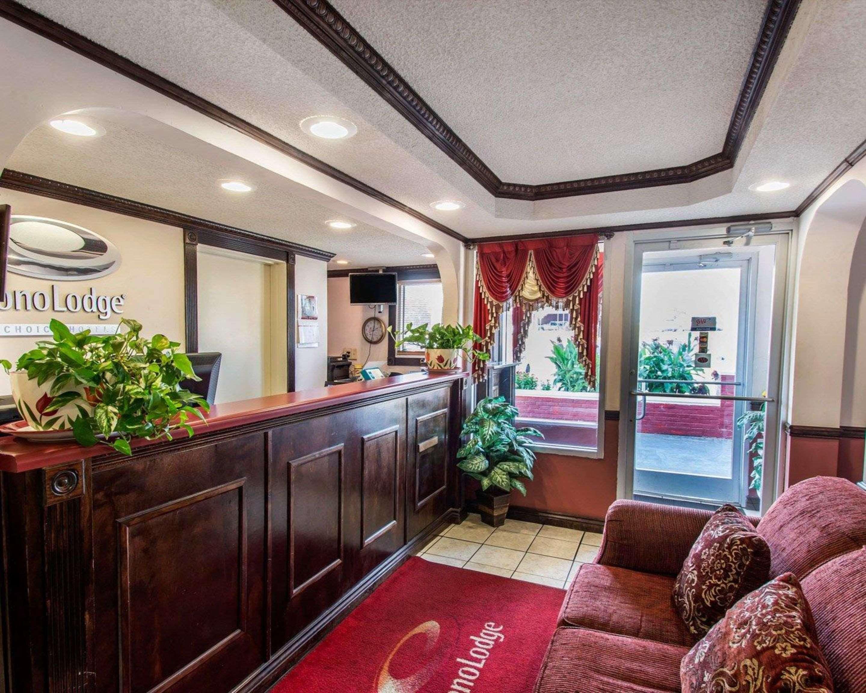 Vista Lobby Econo Lodge Andalusia