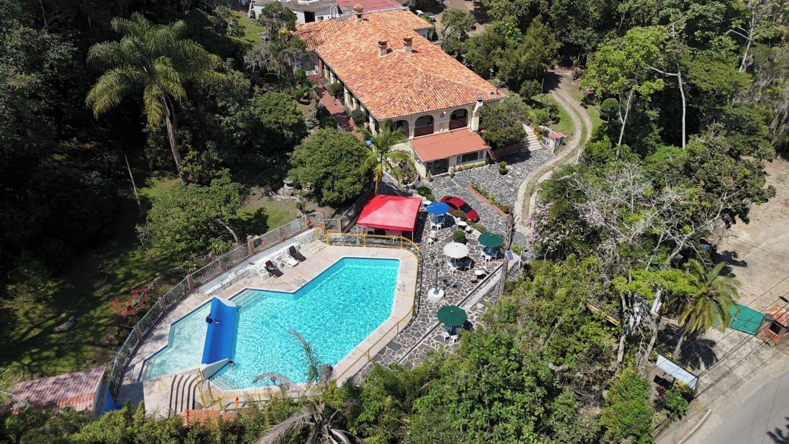 Vista Exterior Hotel California Pacho