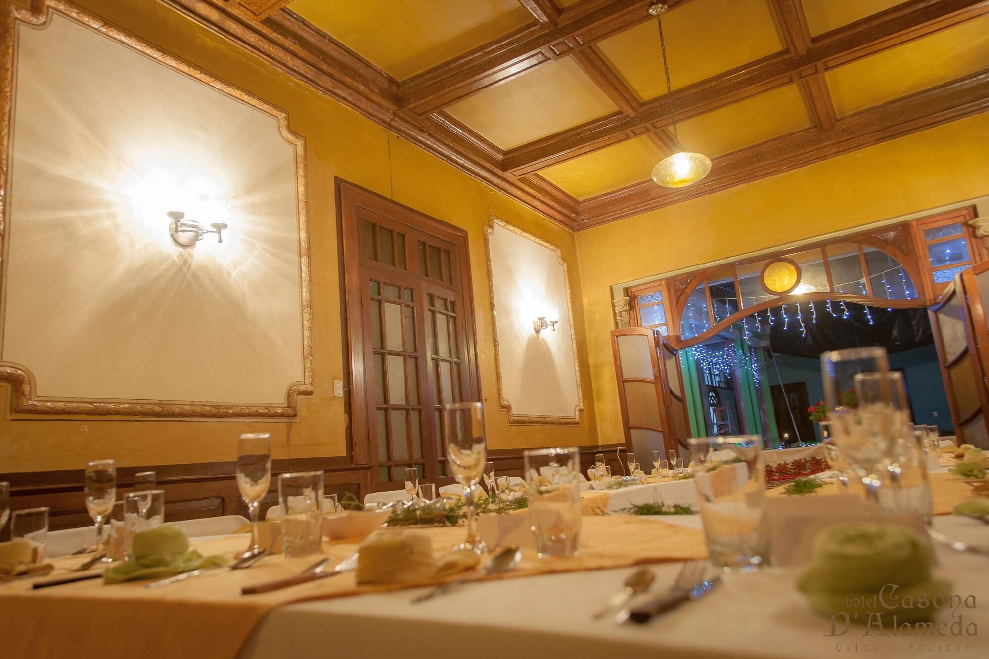 Sala de Reuniones Casona 1914 Quito - Gothic Cathedral View Rooftop