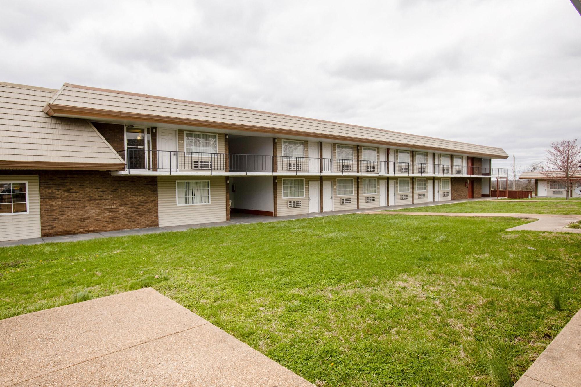 Vista Exterior OYO Hotel Lebanon MO I-44
