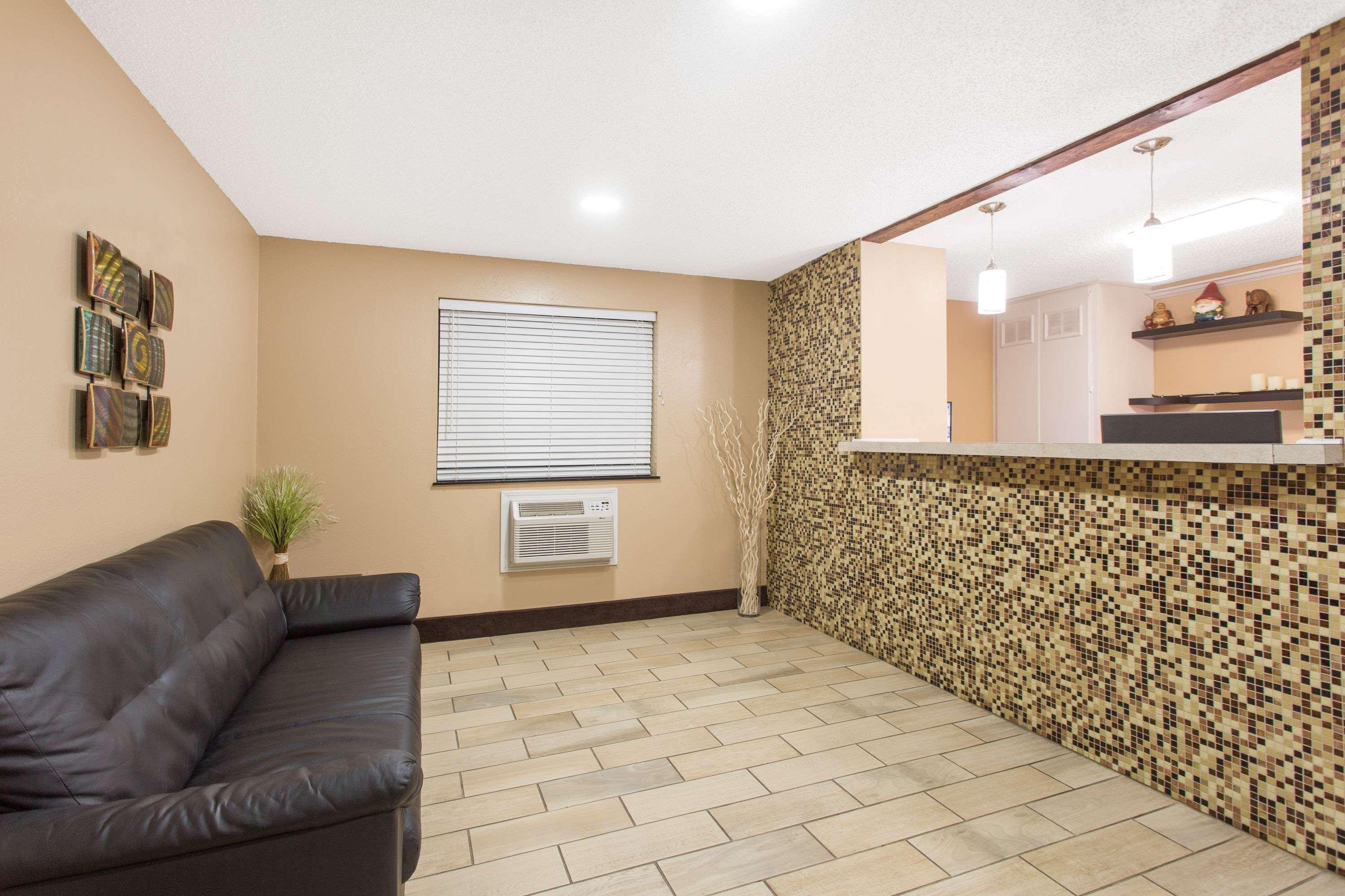 Vista Lobby Super 8 by Wyndham Columbus Airport
