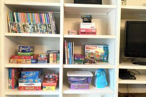 Alquiler Vacacional - NEW! Spacious 5 BDRM home with private sand beach overlooking Little Bass Lake.