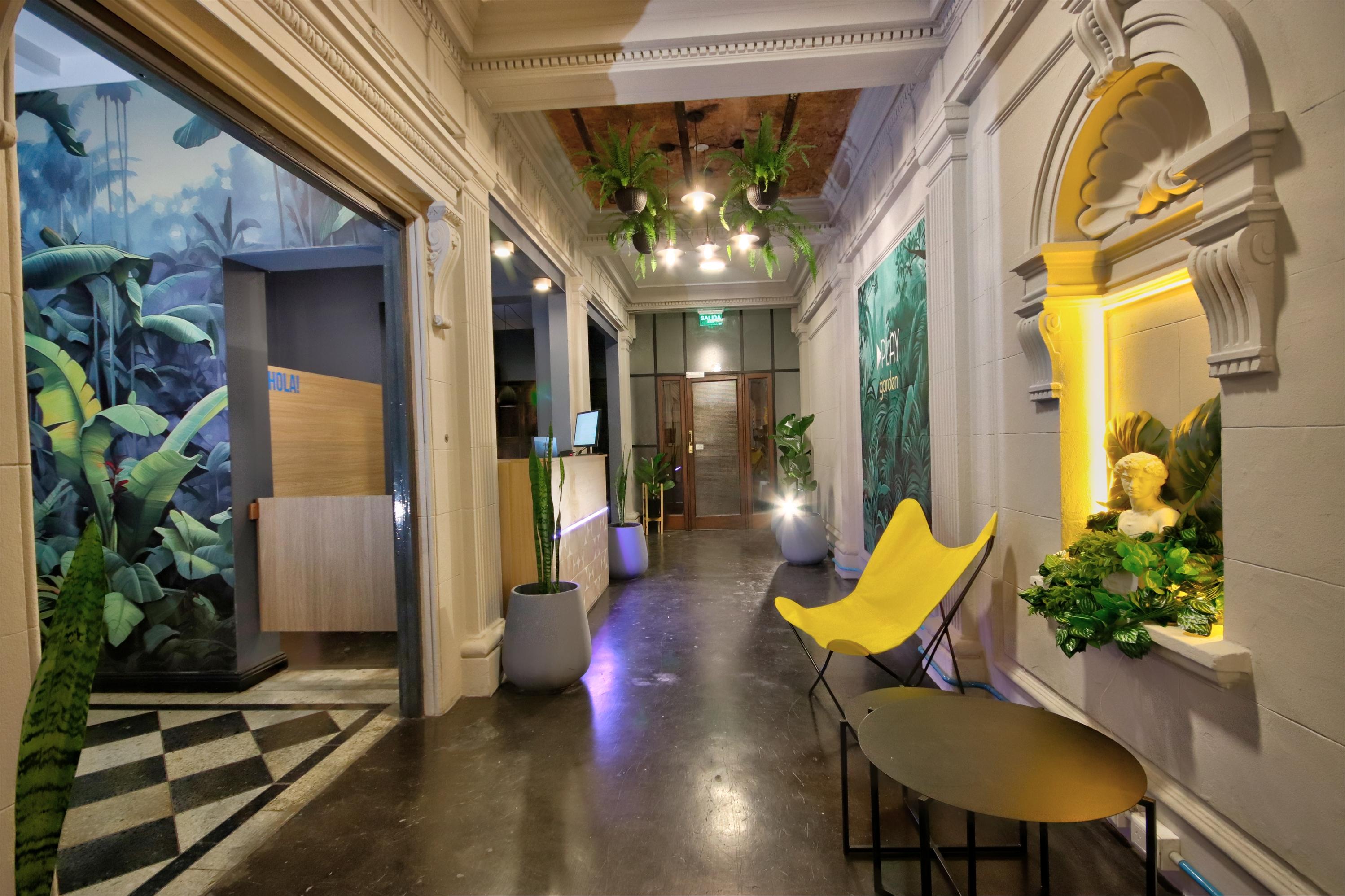 Vista Lobby Play Hostel Garden