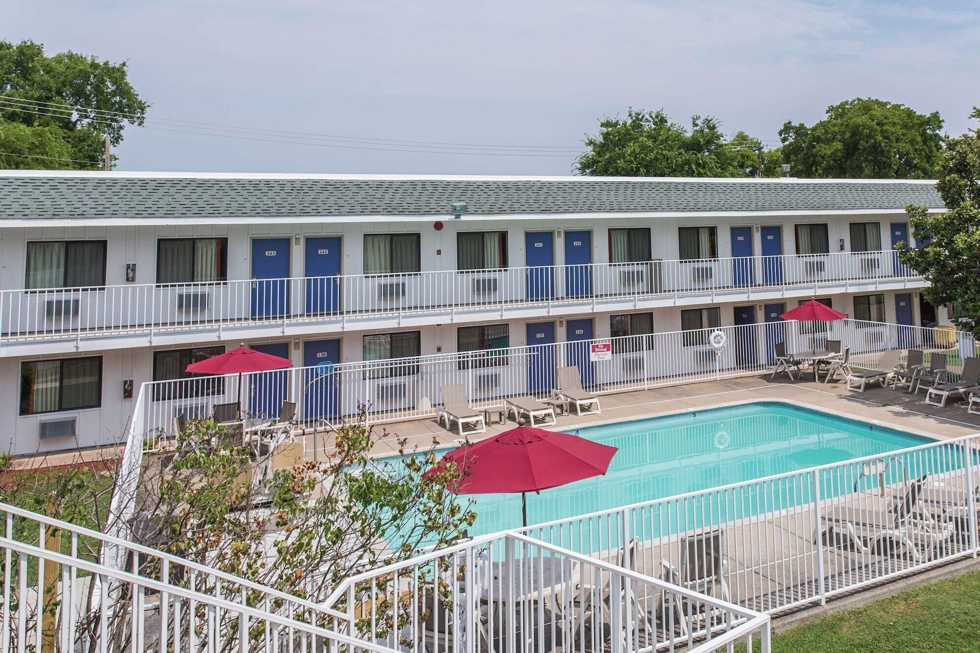 Vista Piscina Motel 6 Goodlettsville, TN - Nashville