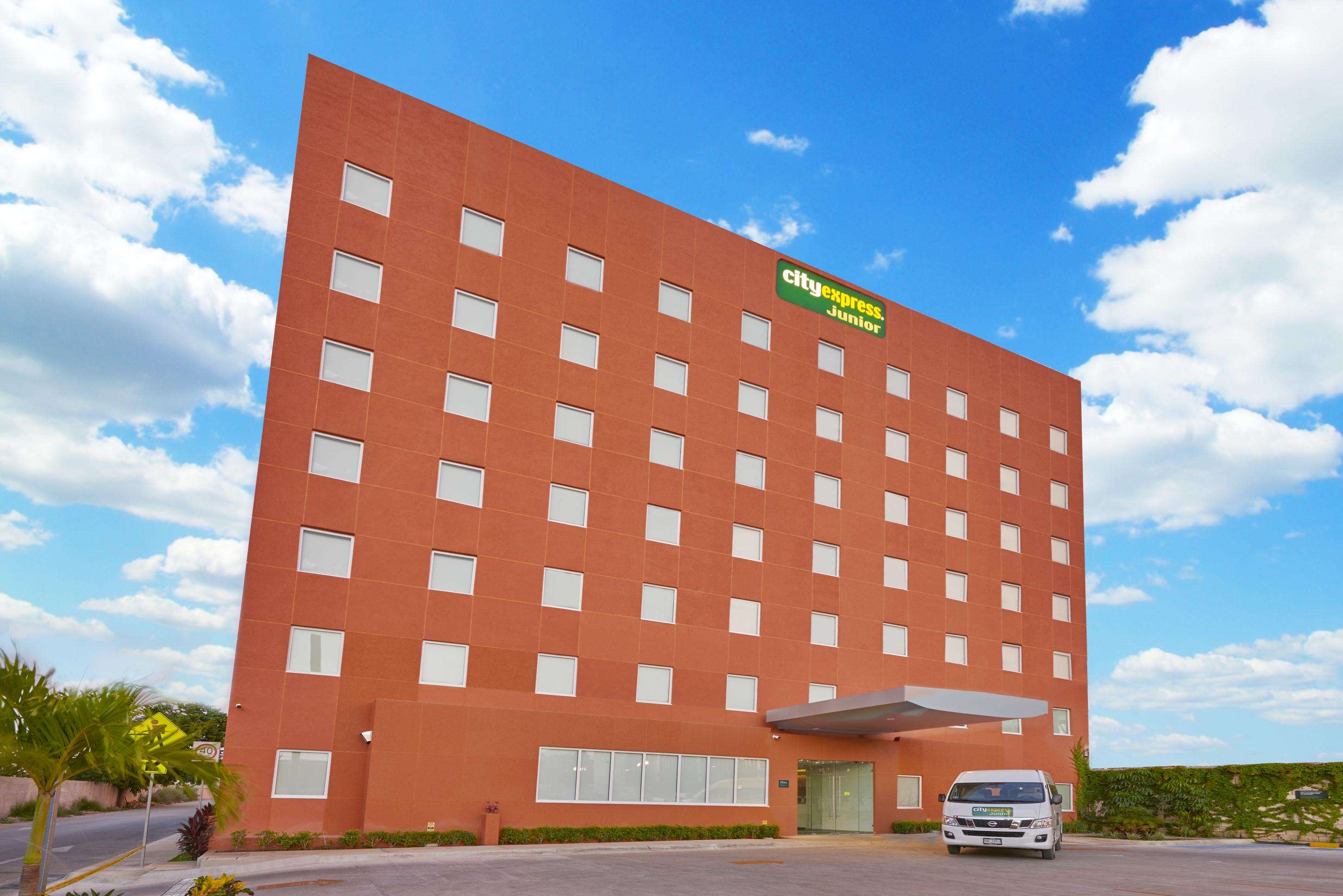 Vista Exterior City Express Junior by Marriott Merida Altabrisa