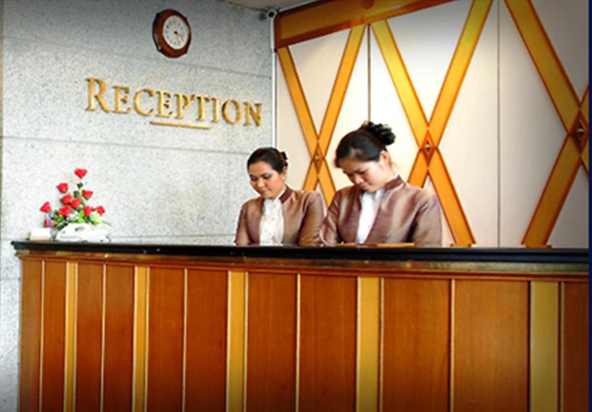 Vista Lobby Majestic Suites