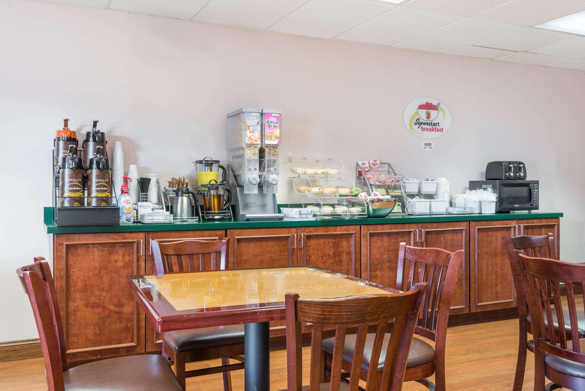 Restaurant Super 8 by Wyndham Grayson