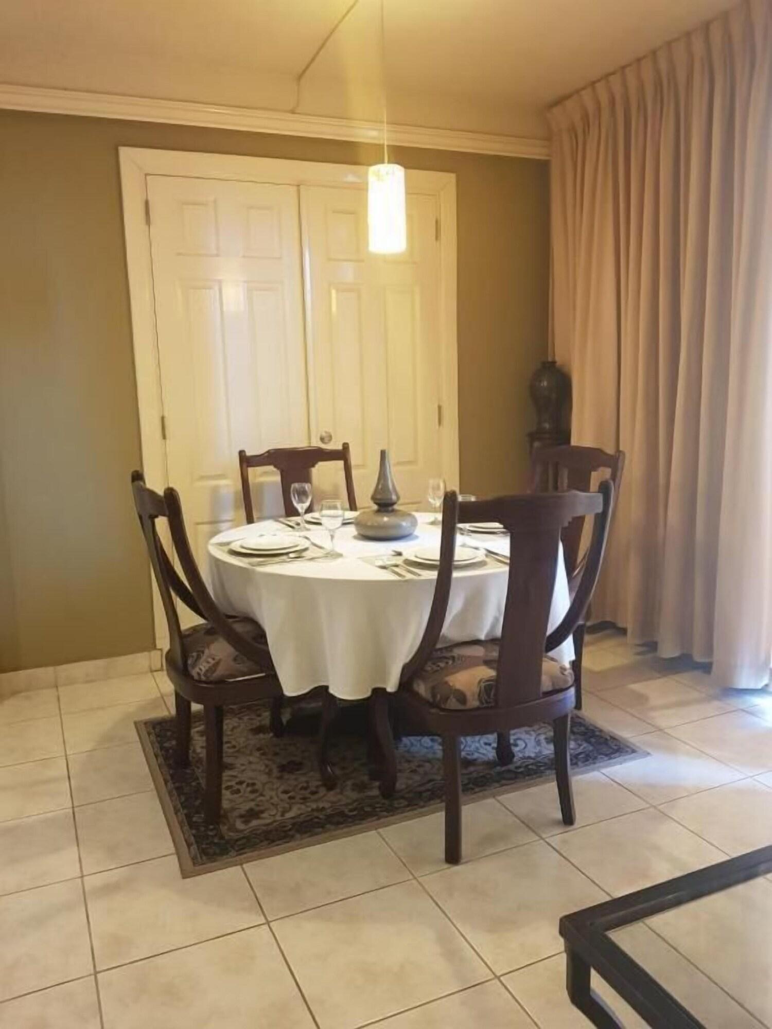 Restaurant Los Altos Apartments & Studios