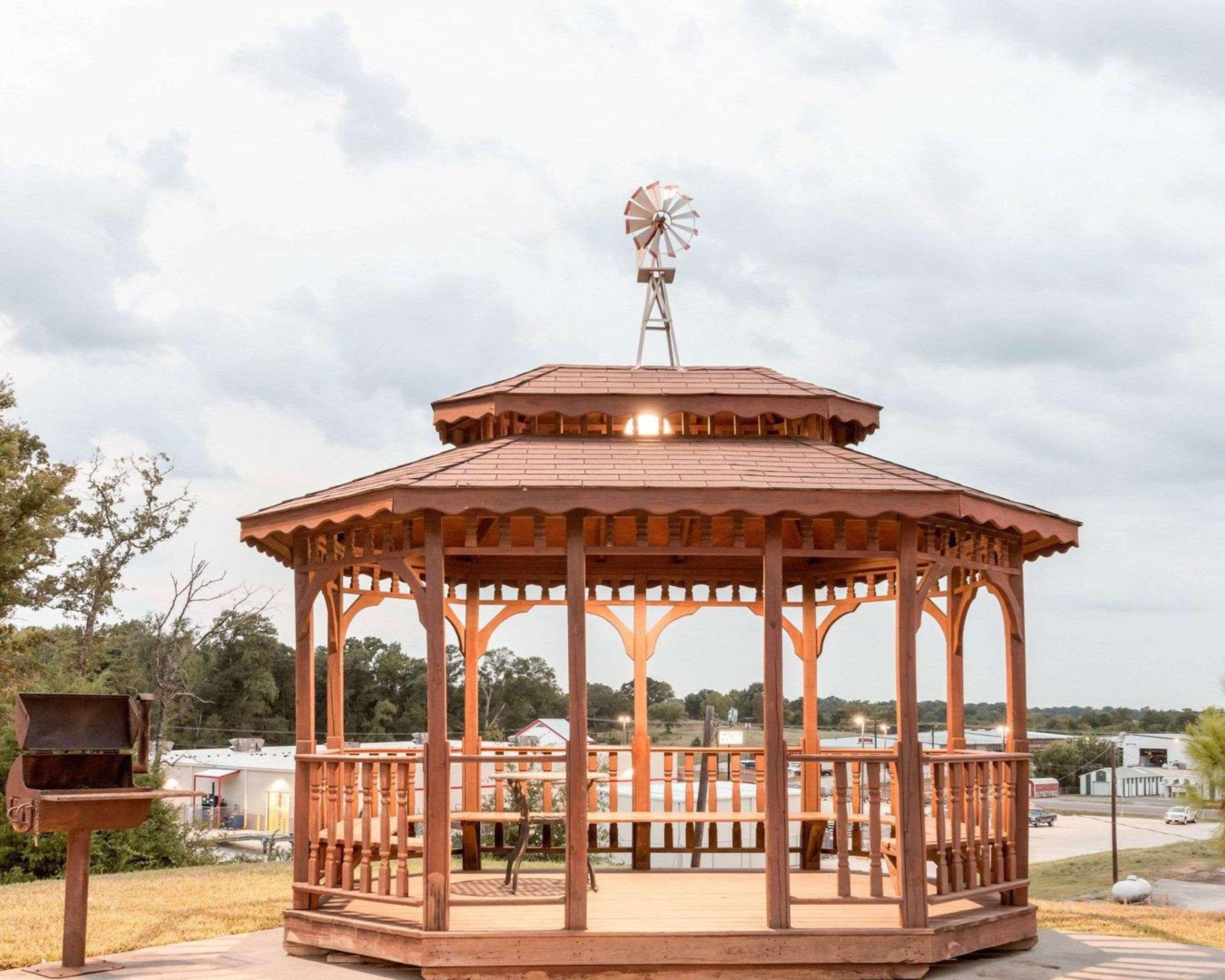 Vista Exterior Quality Inn Buffalo