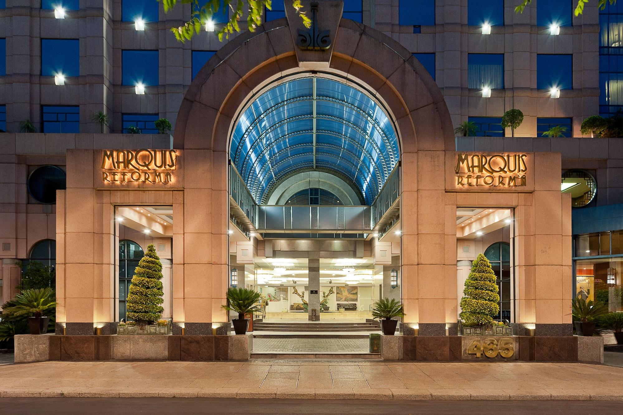 Vista Exterior Marquis Sky Suites