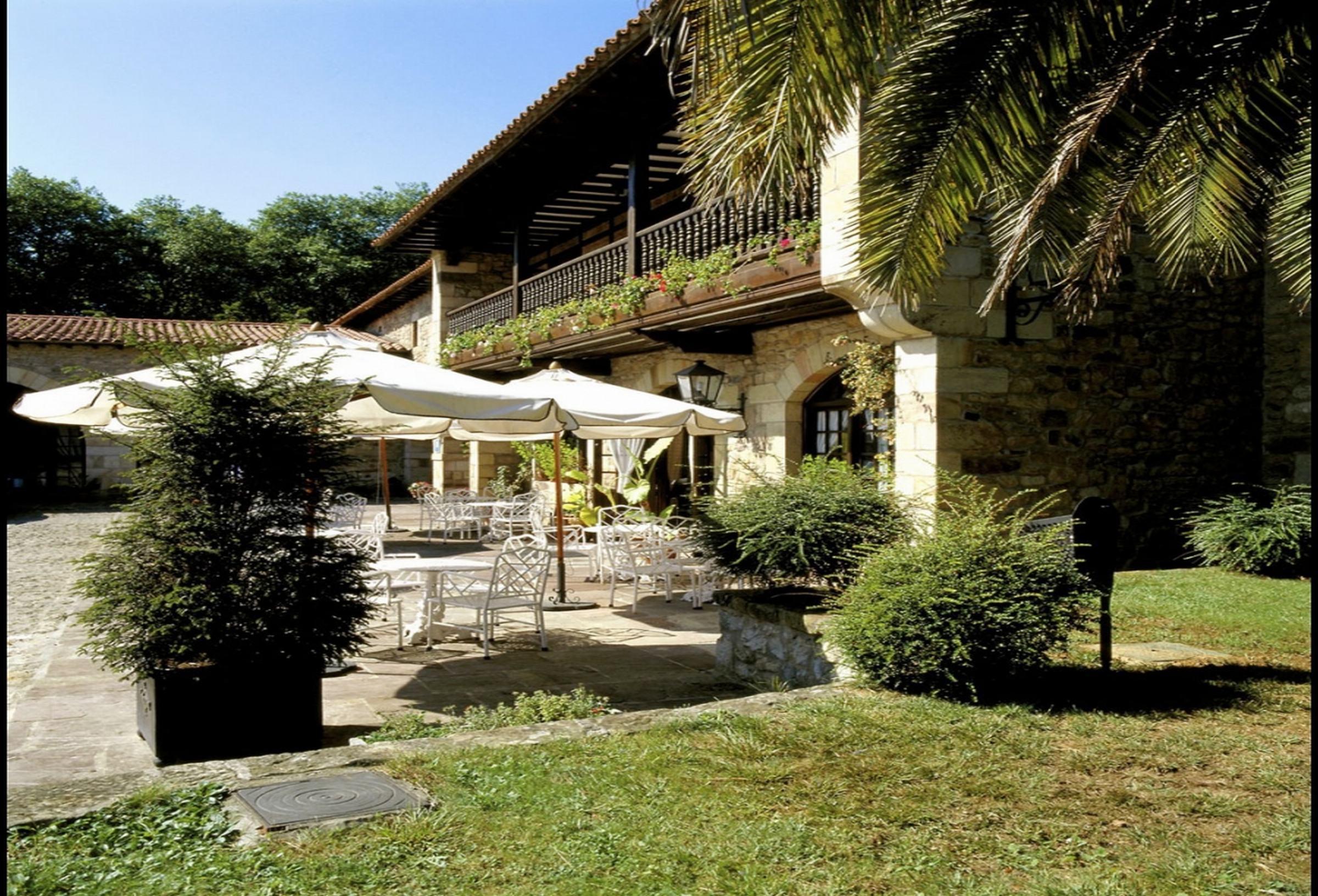 Vista Exterior Parador de Santillana del Mar