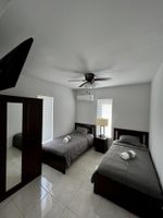 Alquiler Vacacional - Located only minutes away from the Palm Beaches. 2 bedroom 3 beds 2 bathroom