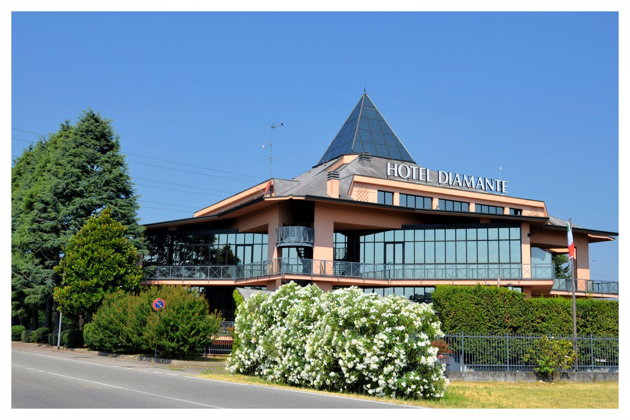 Vista Exterior Hotel Diamante Corbetta