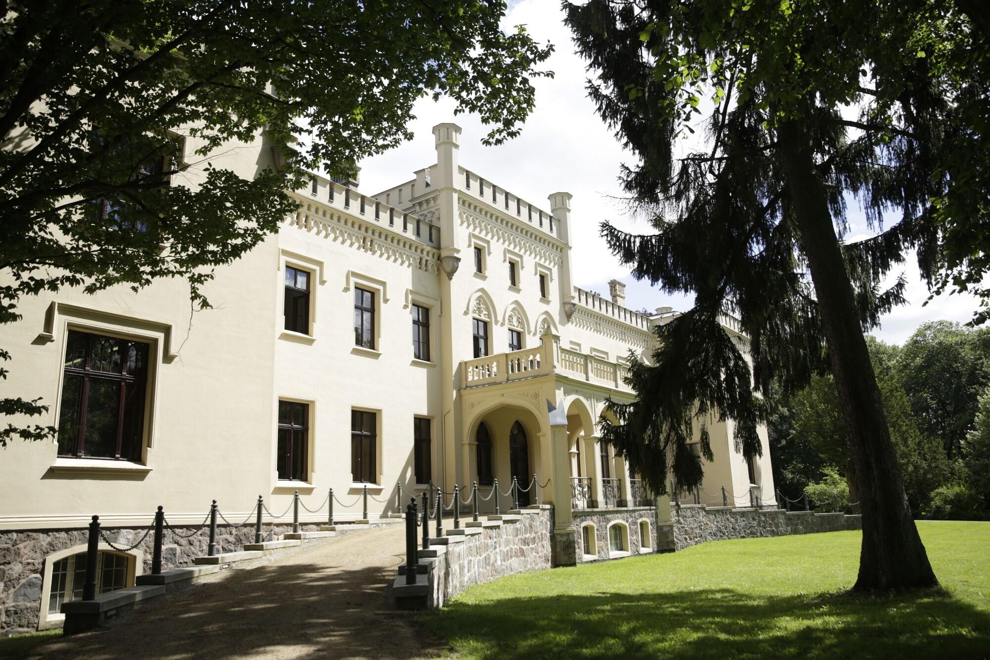 Vista Exterior Hotel Schloss Reichenow