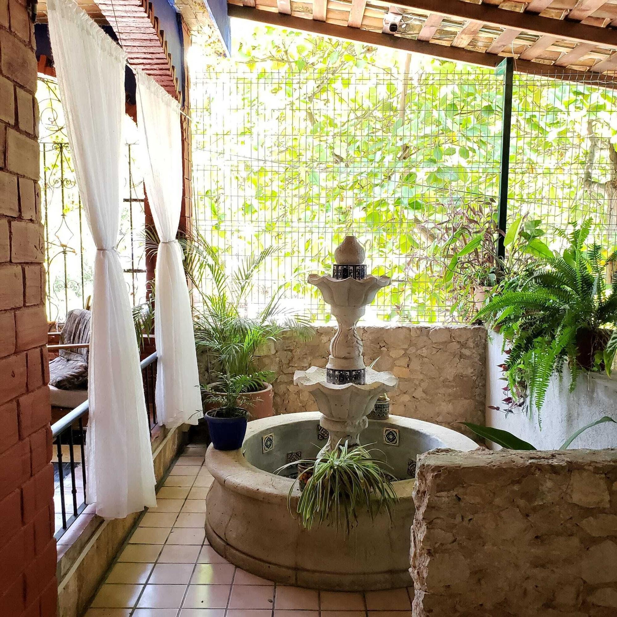 Varios Hotel & Hostal Mayflower