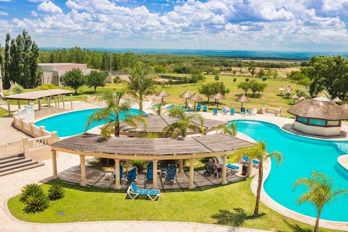 Vista Piscina Howard Johnson Resort Spa