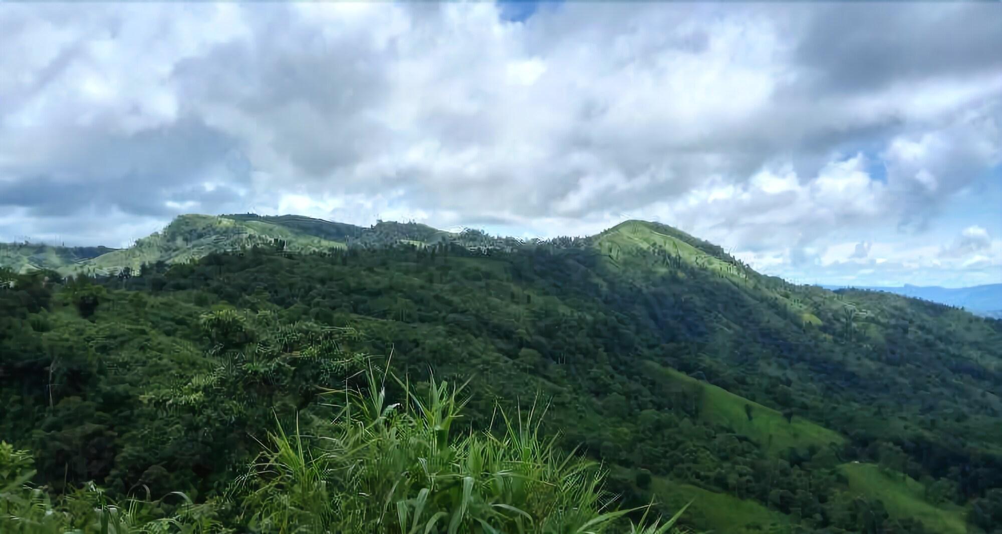 Vista Exterior Redwan's home