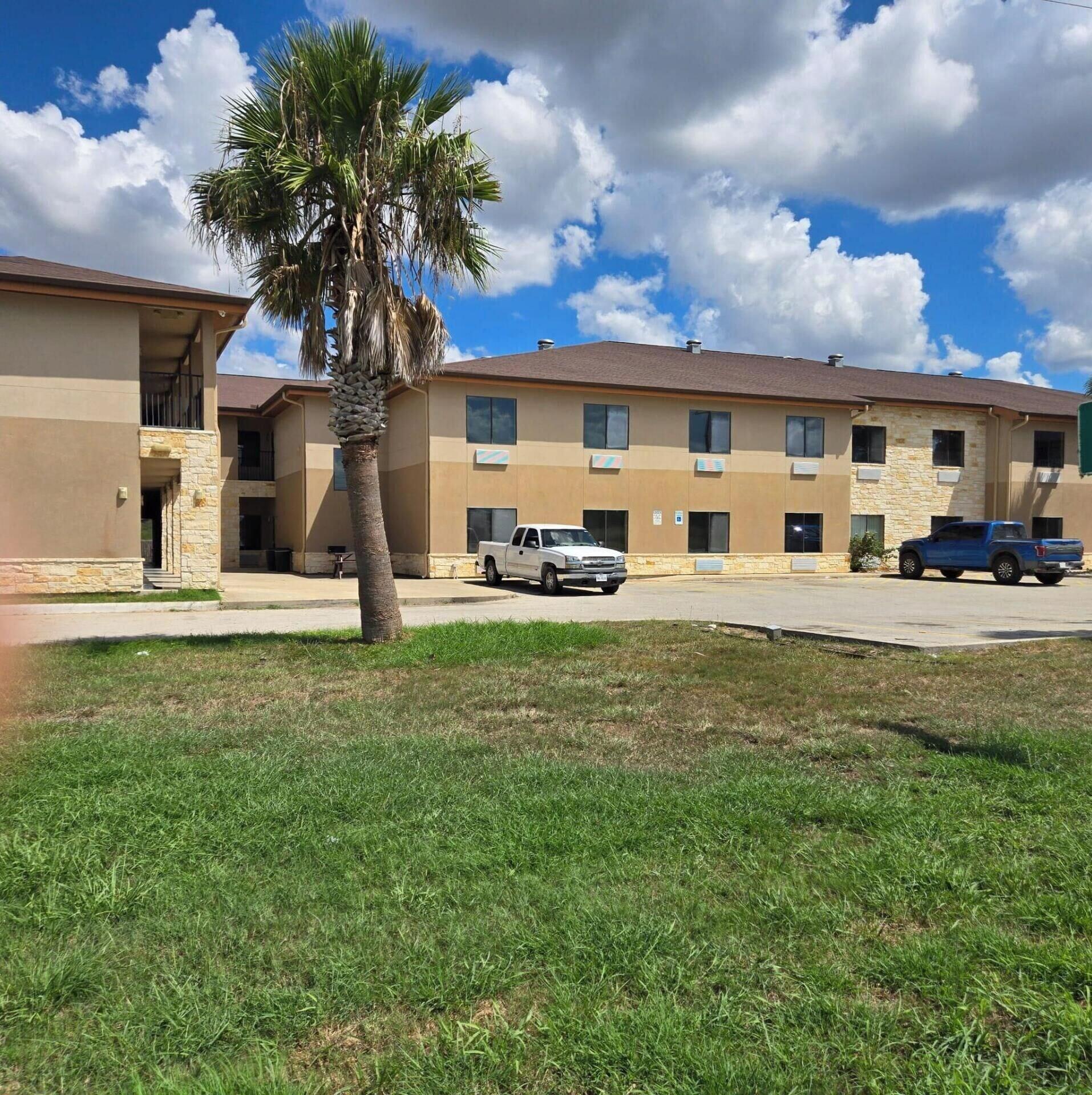 Vista Exterior Karnes City Lodge