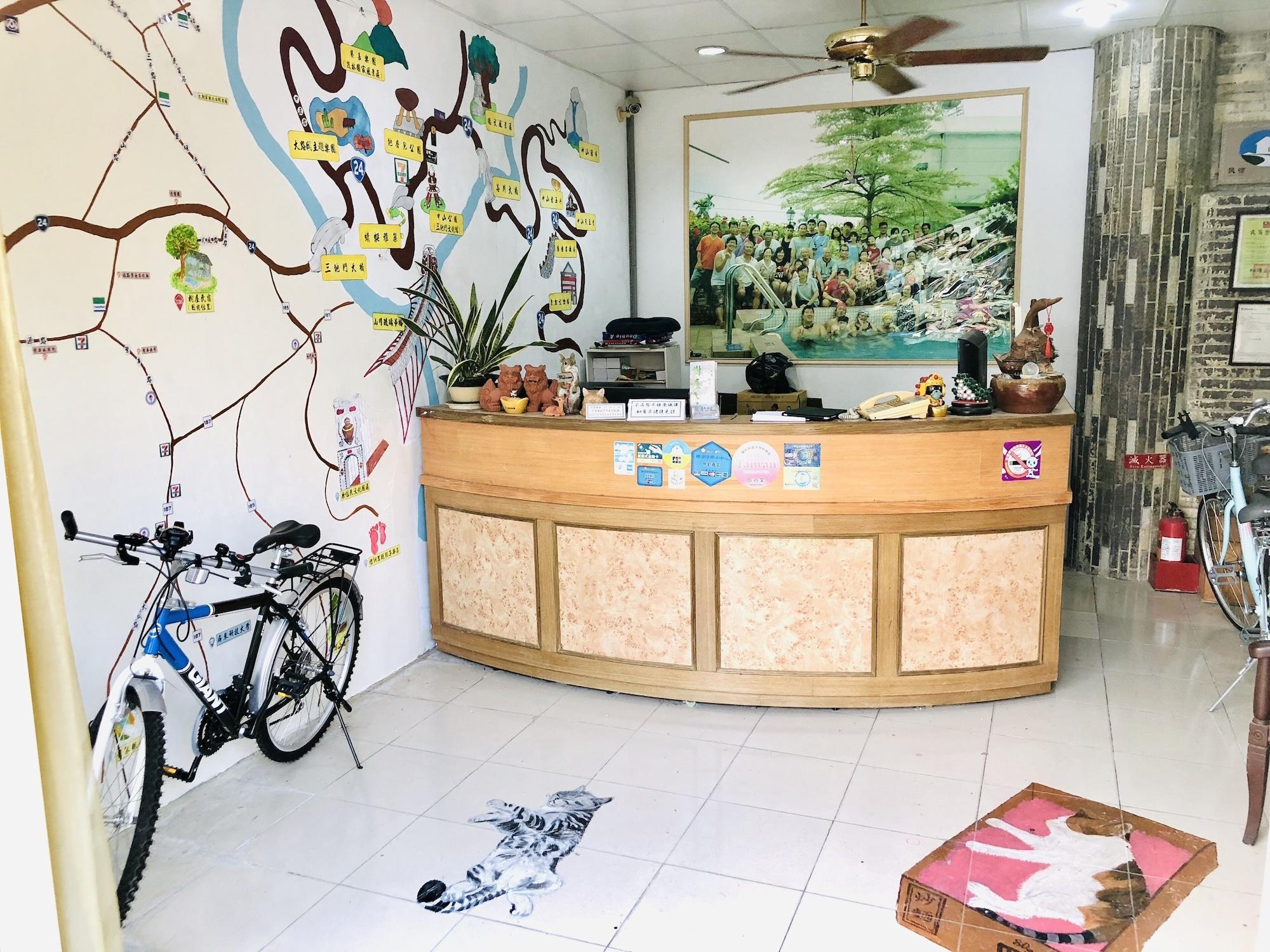 Vista Lobby Treehouse