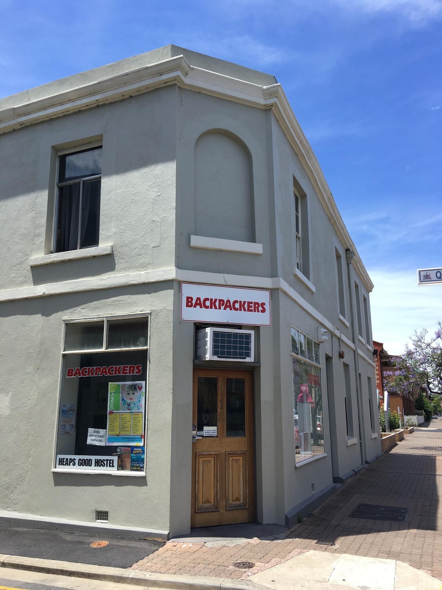 Varios Shingos Backpackers