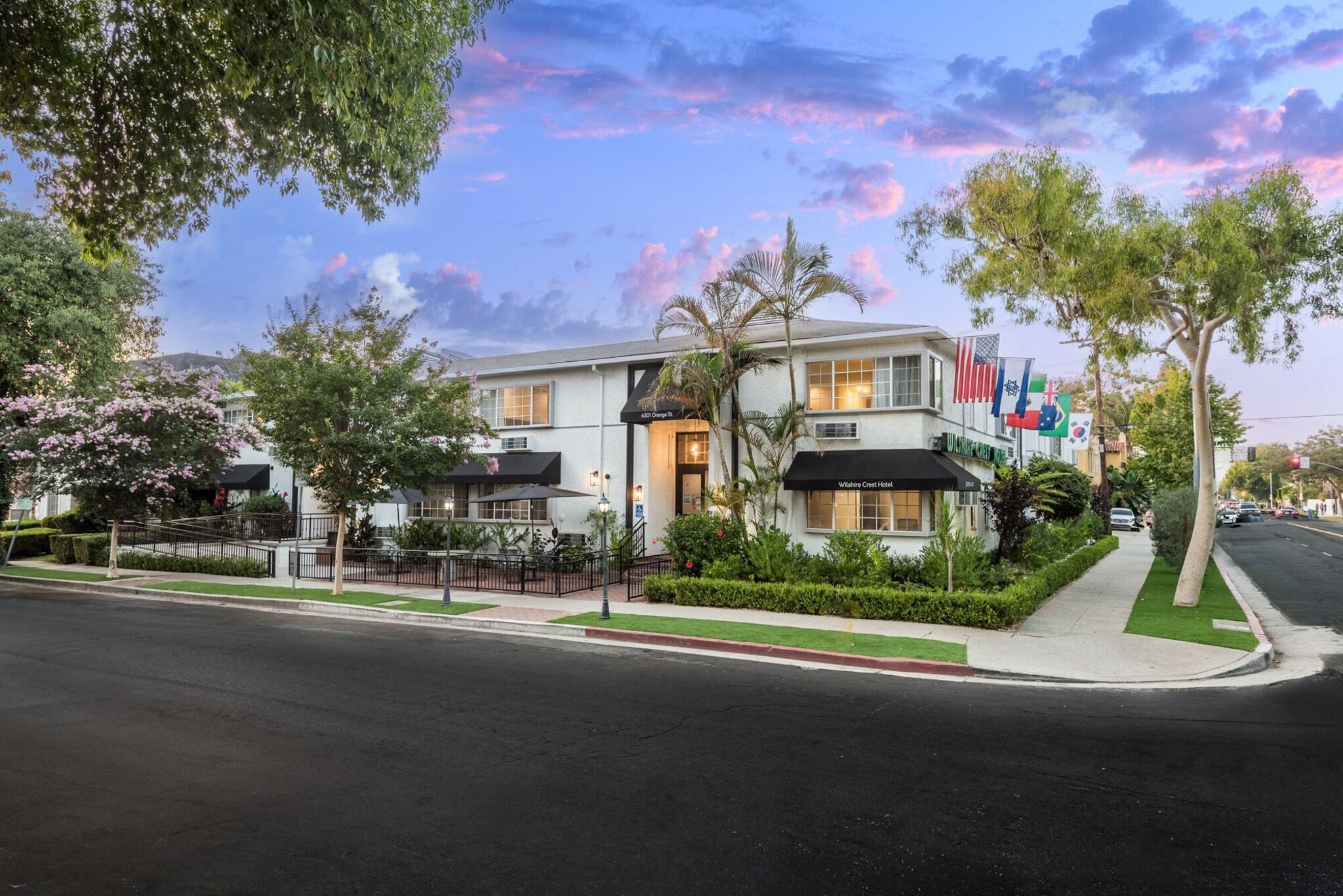 Vista Exterior Wilshire Crest