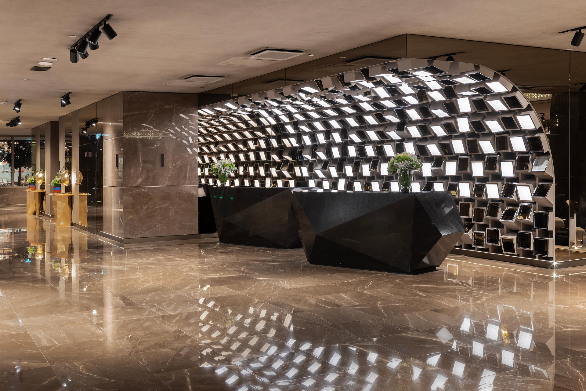 Vista Lobby EPIC SANA Marques Hotel