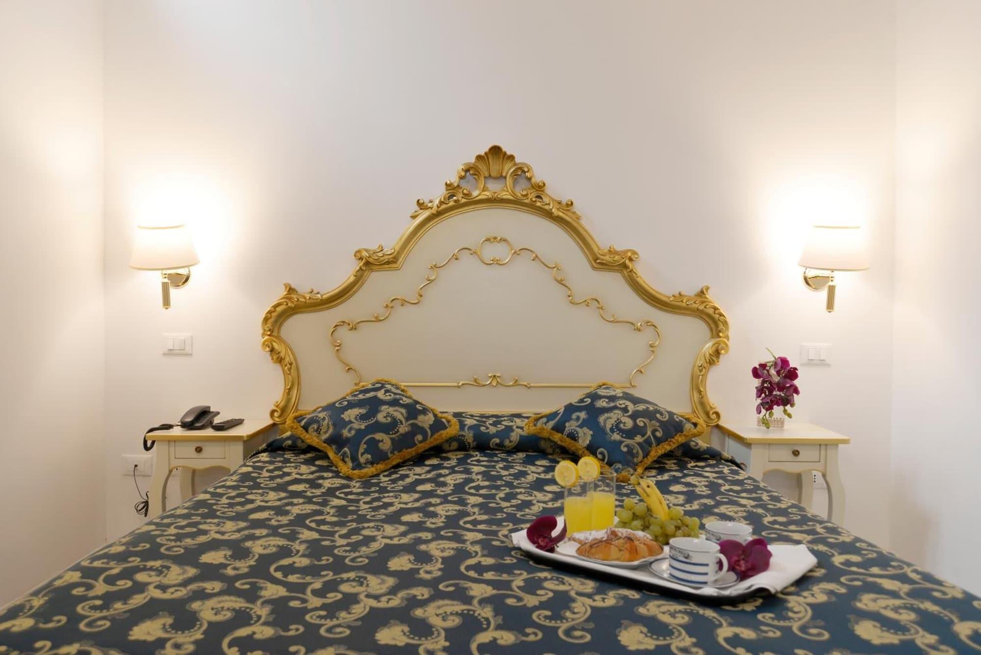 Quarto Al Mascaron Ridente