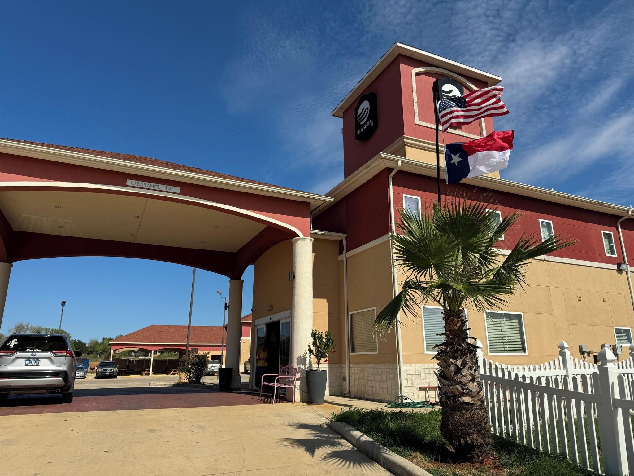 Varios Executive Inn and Suites