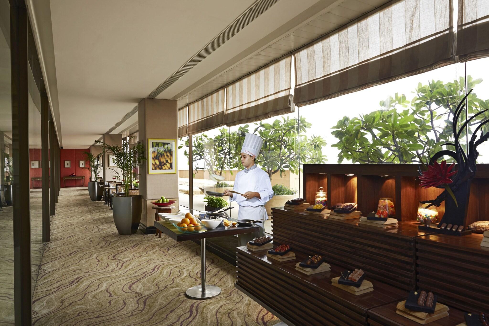 Restaurant Taj Lands End