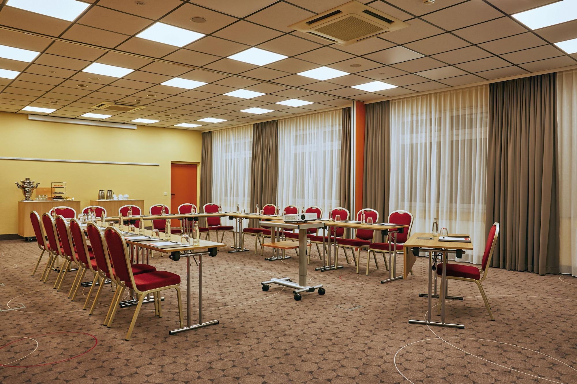 Sala de Reuniones H+ Hotel Darmstadt