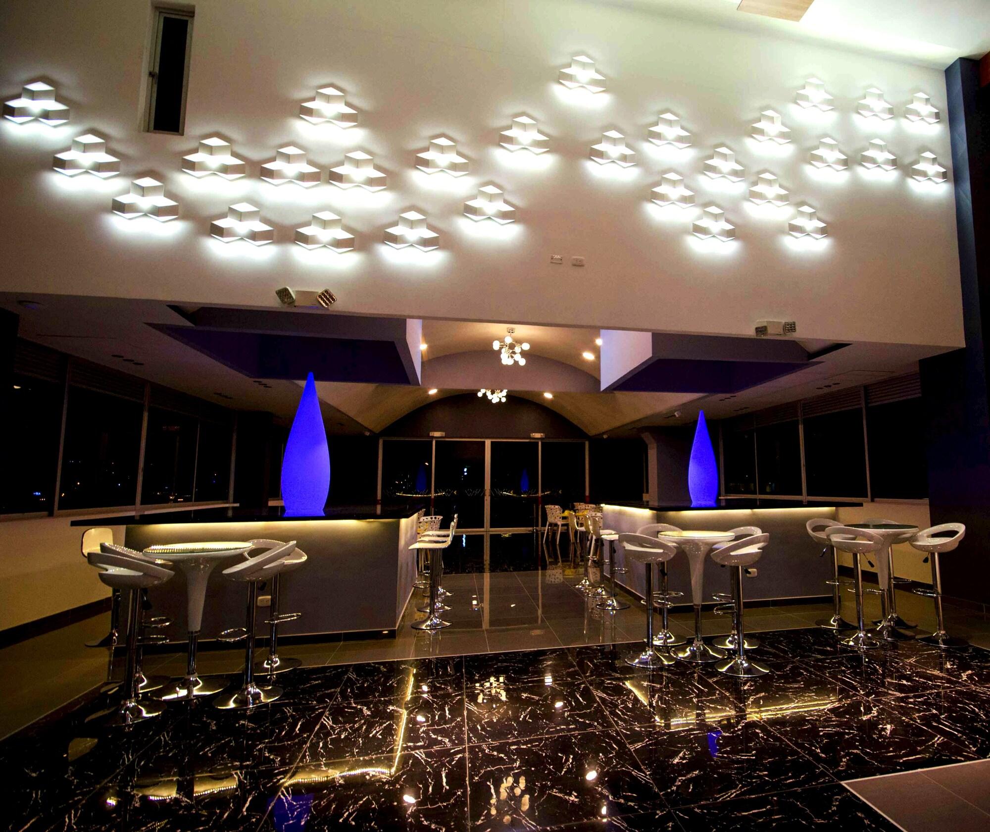 Bar/Salón Luma Plaza Hotel