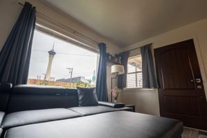 Alquiler Vacacional - Large House w/Private Yard in Central Vegas