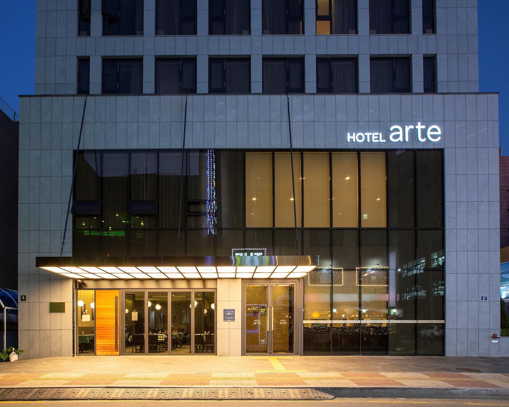 Vista Exterior Hotel Arte