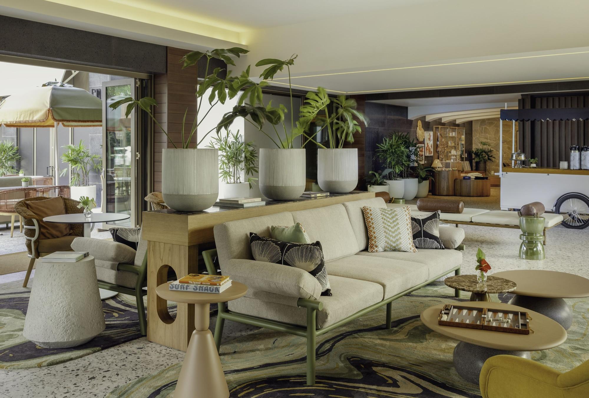 Vista Lobby Ambassador Hotel of Waikiki, Tapestry Collection by Hilton